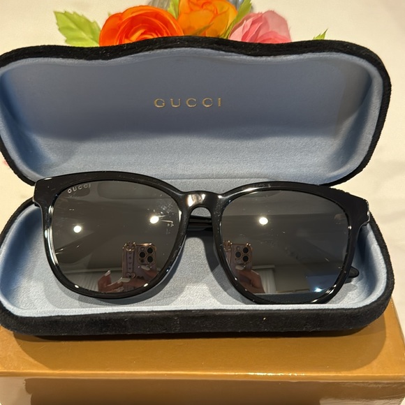 Authentic Gucci sunglasses - Picture 3 of 11